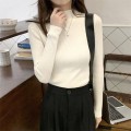 高领修身针织上衣